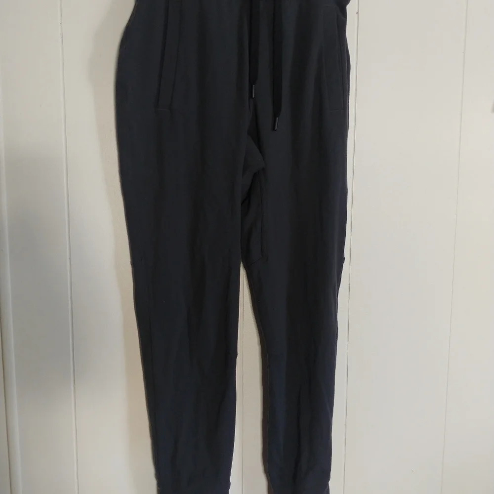 Lululemon Joggers Men's Size Small Gray Pockets Stretch Elastic Waistband.